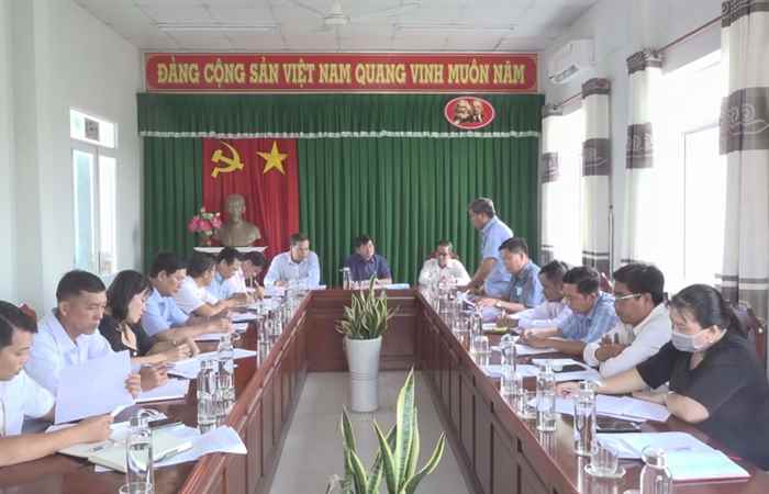 Bí thư Thị uỷ Ngã Năm kiểm tra kết quả thực hiện Nghị quyết tại Đảng uỷ xã Mỹ Quới 